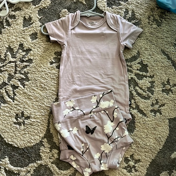 KYTE baby onesie + bummies - Picture 1 of 3